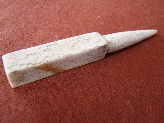 A 19th century whalebone bodkin with beautiful patina — image 2